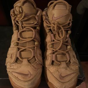 Tan youth Nike Air Uptempo. SIZE 7